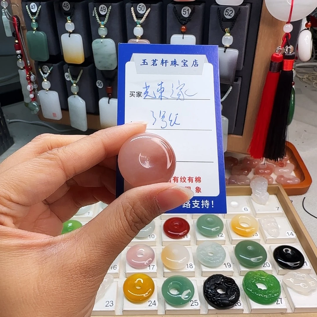 石英质玉未镶嵌颈饰