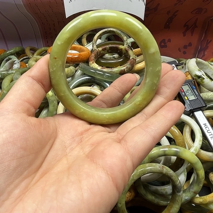 -***凉蛇纹石玉未镶嵌手镯