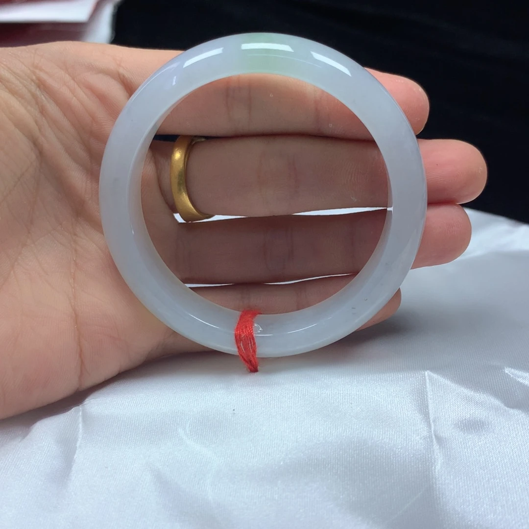 翡翠未镶嵌手镯（圆镯）53.3