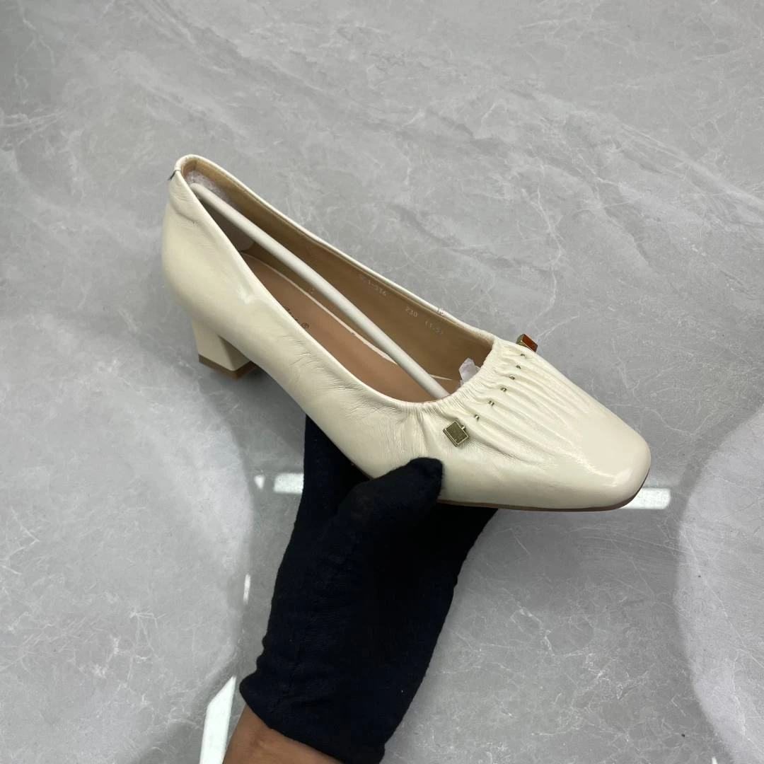 单鞋女（牛皮）1-536（孤品）d区37码