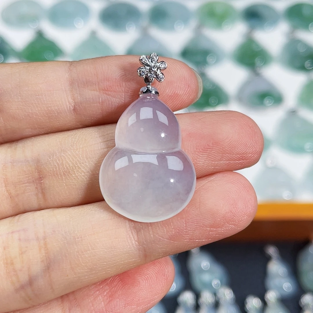 翡翠18K金镶嵌颈饰吊坠