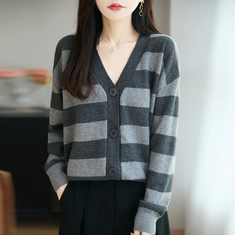 哥弟阿玛施正品秋款V领时尚宽条纹毛针织开衫女洋气百搭上衣宽松