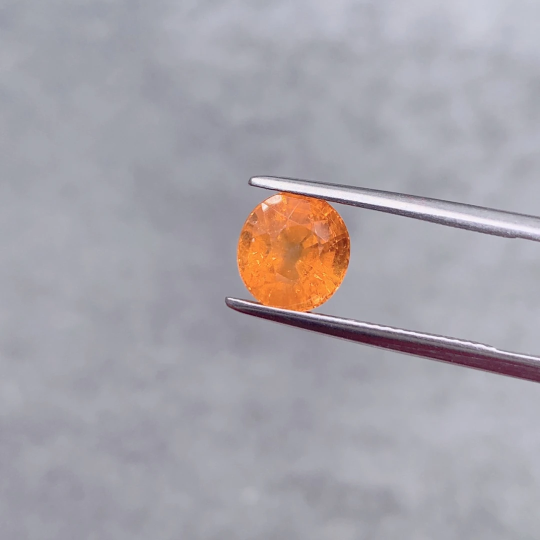 裸石石榴石（芬达石）未镶嵌3.9克拉