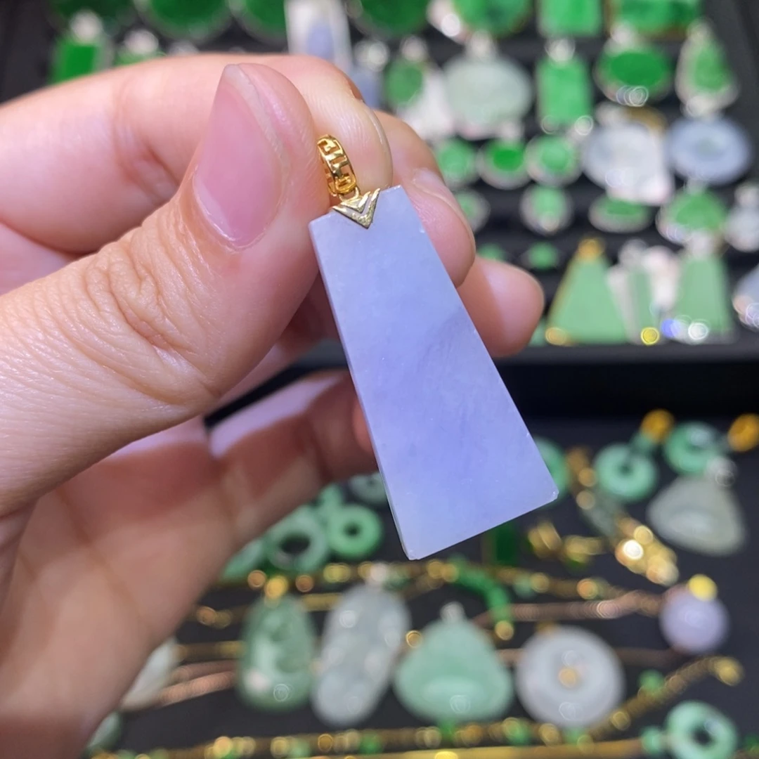翡翠18K金镶嵌颈饰有纹裂