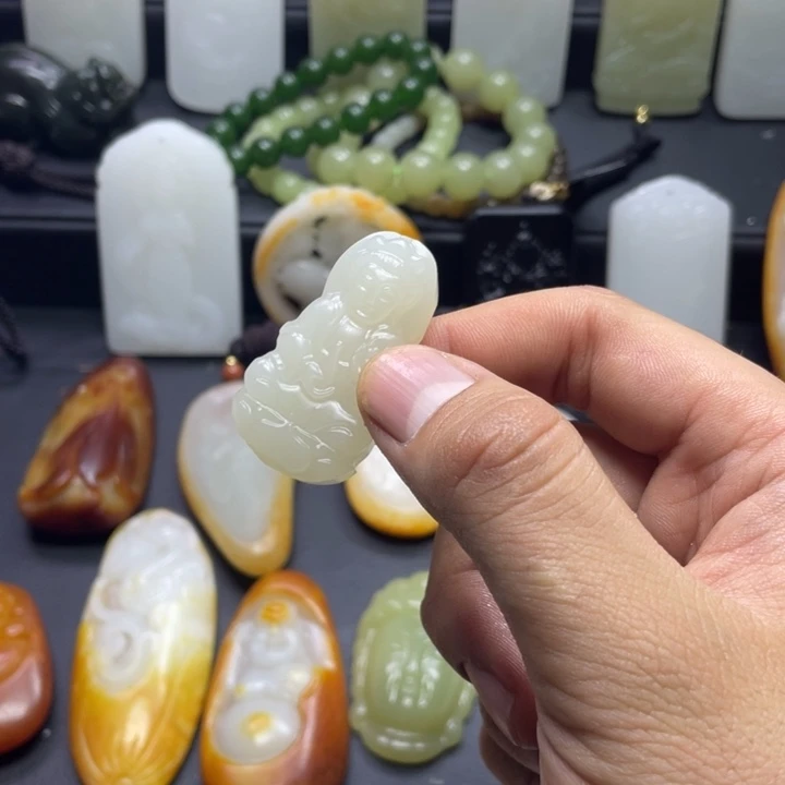 未镶嵌和田玉挂件