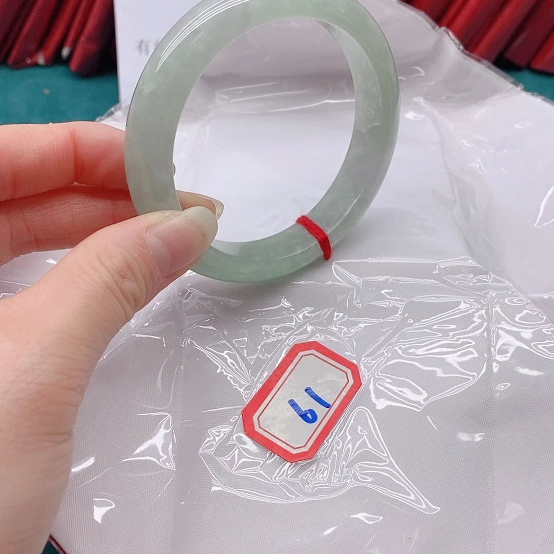 翡翠手镯未镶嵌什****着61111111111