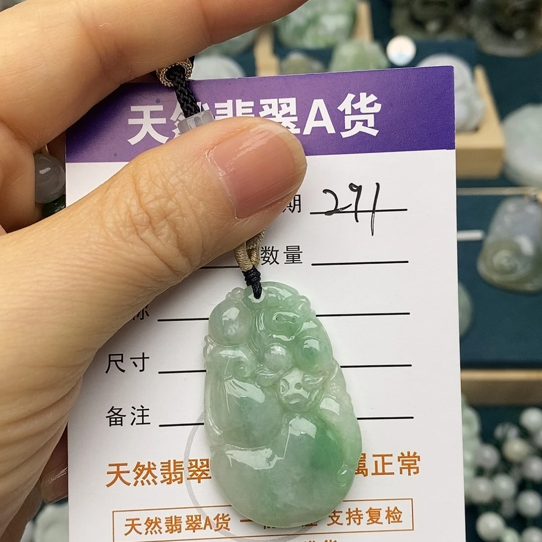 翡翠未镶嵌颈饰葫芦