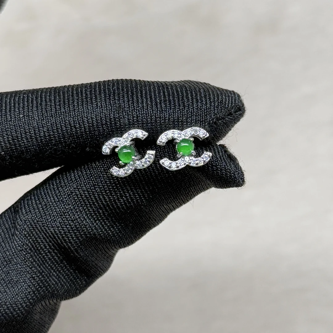 【香港专柜同款】纯天然A货翡翠女士耳钉,高级奢华,带证书可鉴定