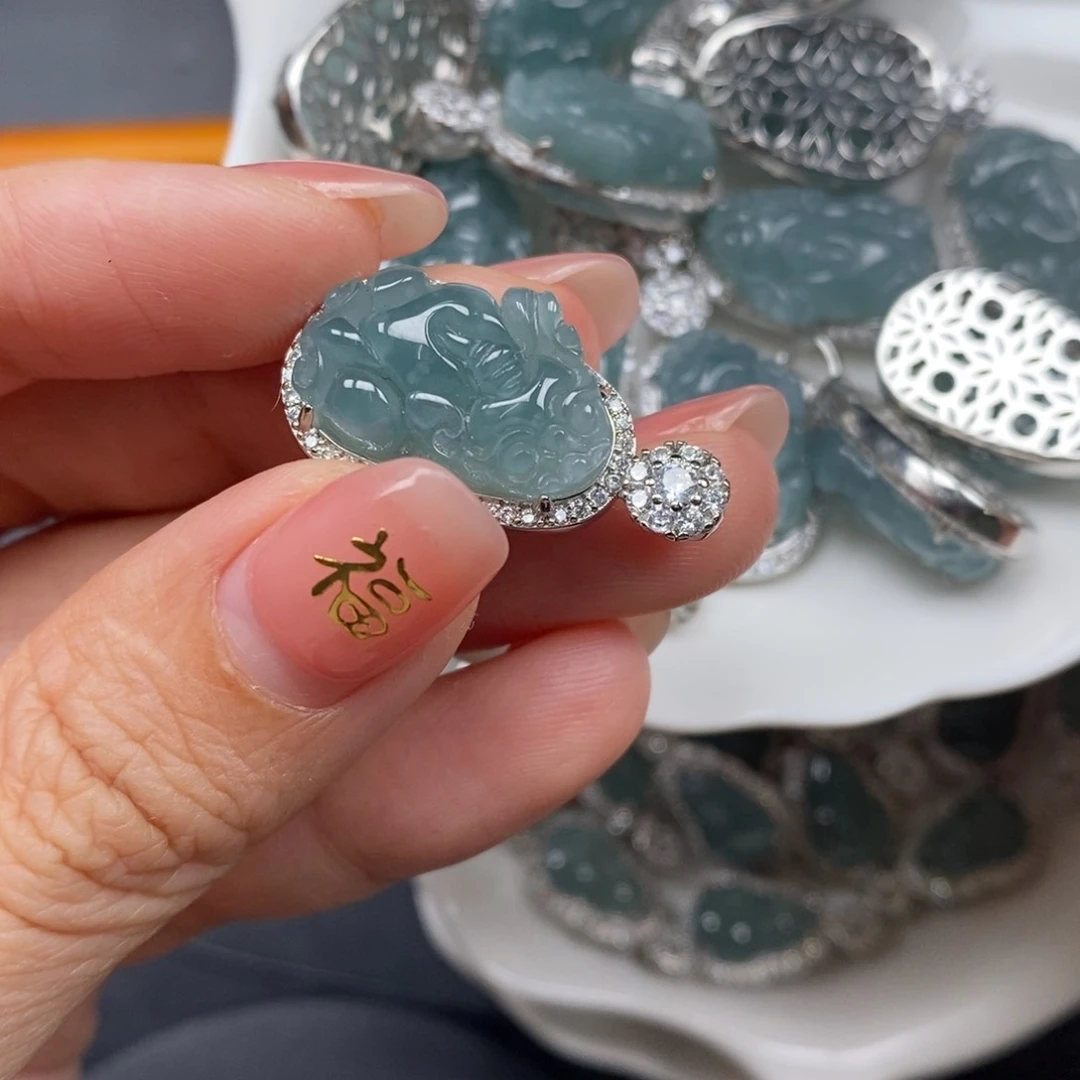 翡翠颈饰未镶嵌翡翠