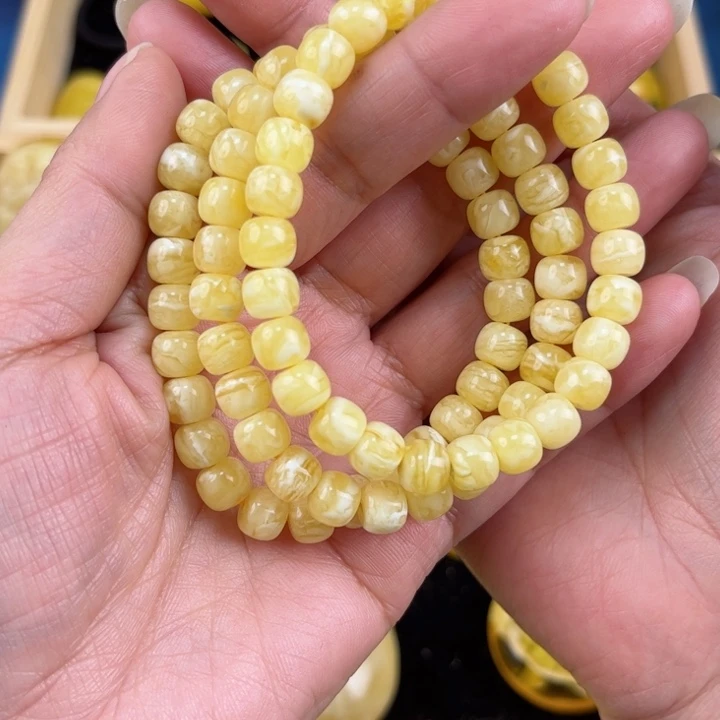 琥珀珠宝奇石未镶嵌琥珀，多样性发其一