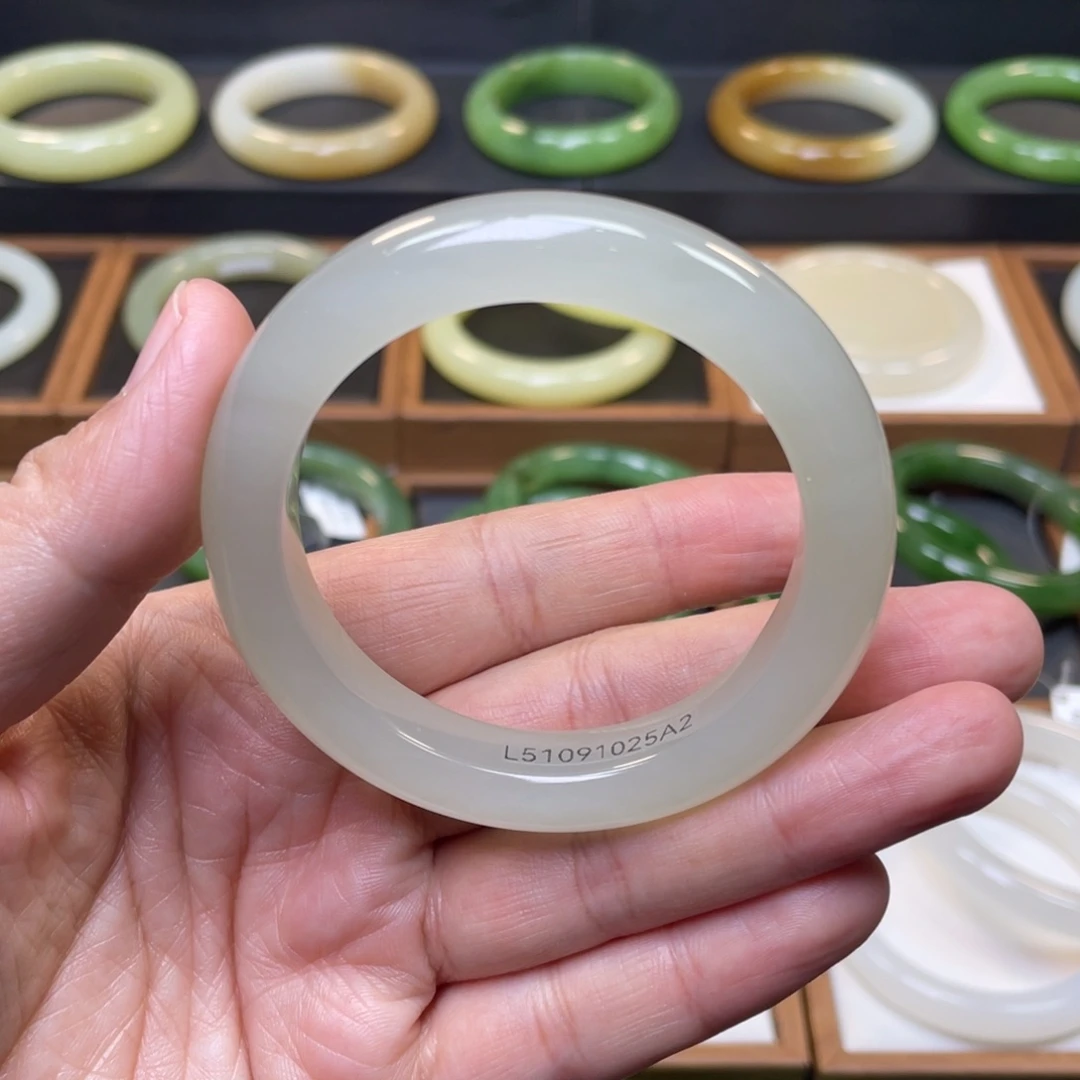 和田玉手镯未镶嵌51