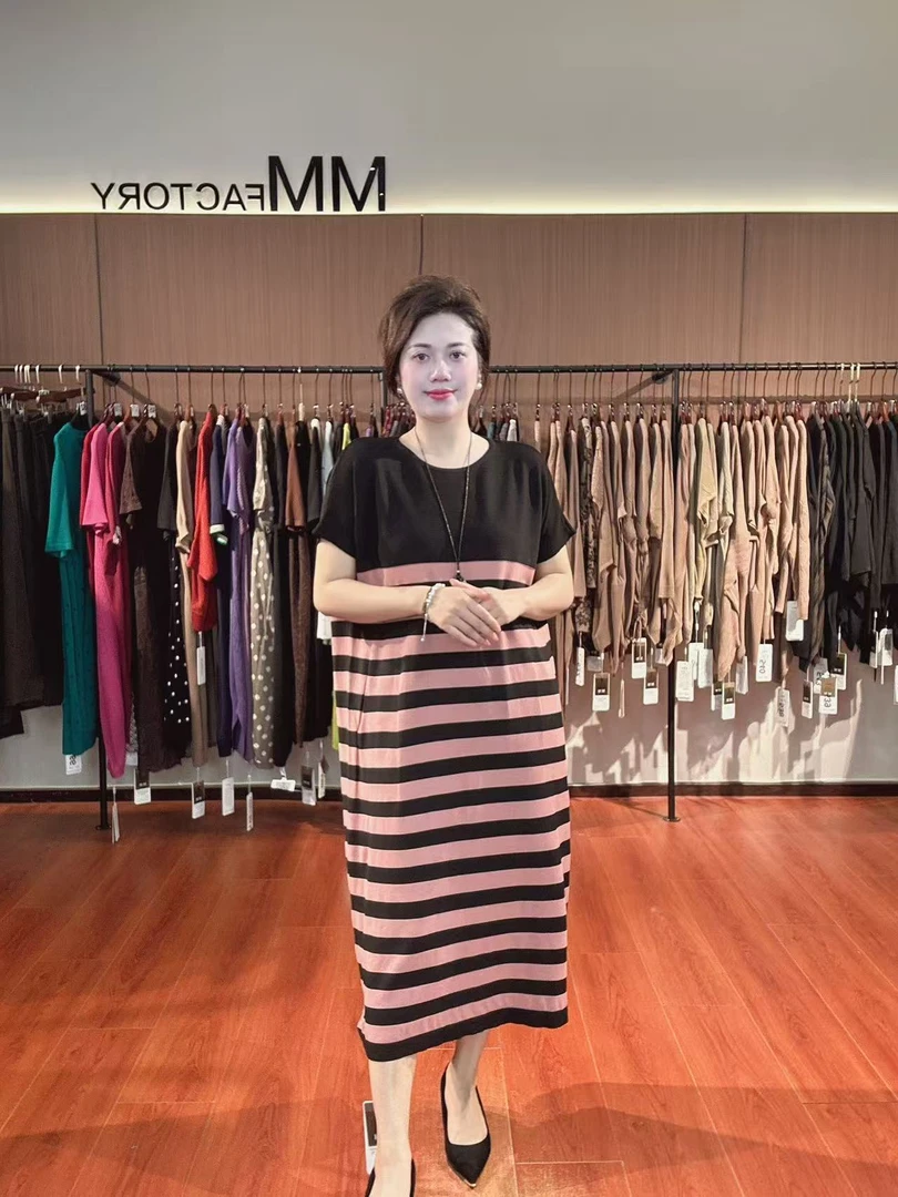 596  麦麦春夏季 洋气妈妈纯色简约气质短袖薄款连衣裙