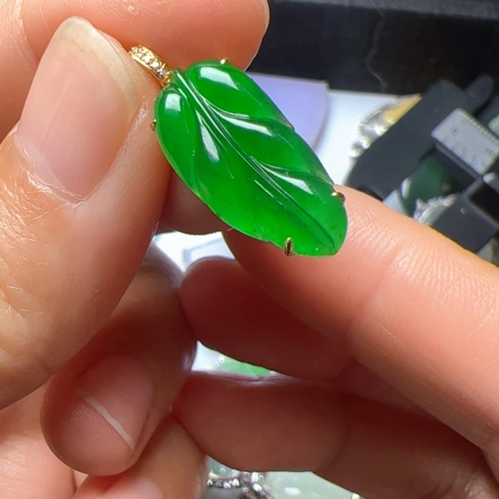 翡翠18K金镶嵌吊坠(不含链)翡翠吊坠项链