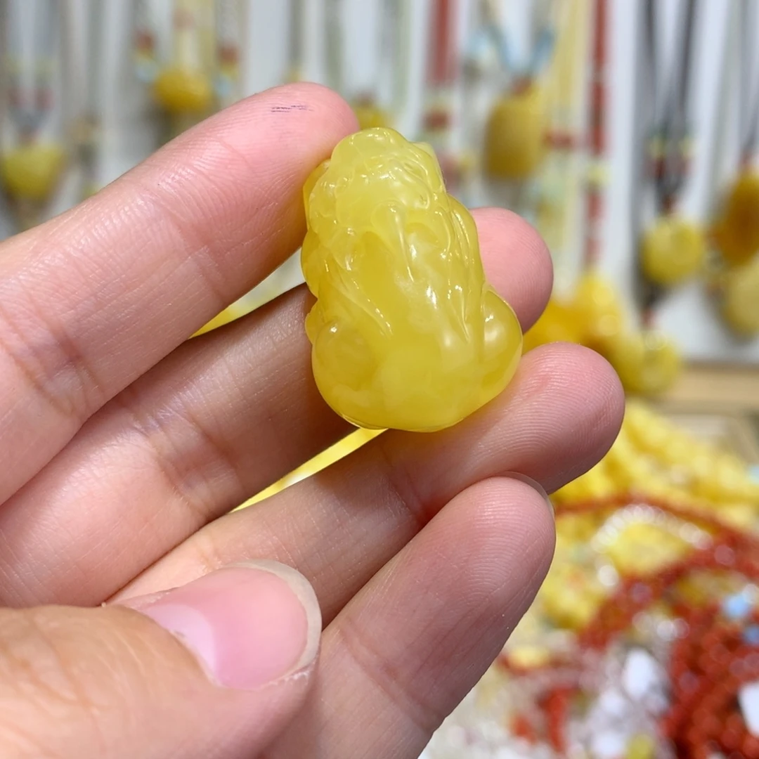 琥珀未镶嵌裸石配饰