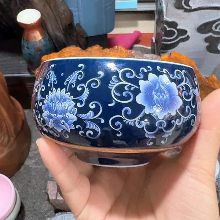 主人杯一个，瓷。。。品茗瓷