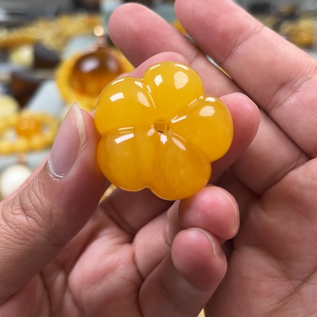 蜜蜡未镶嵌珠宝奇石