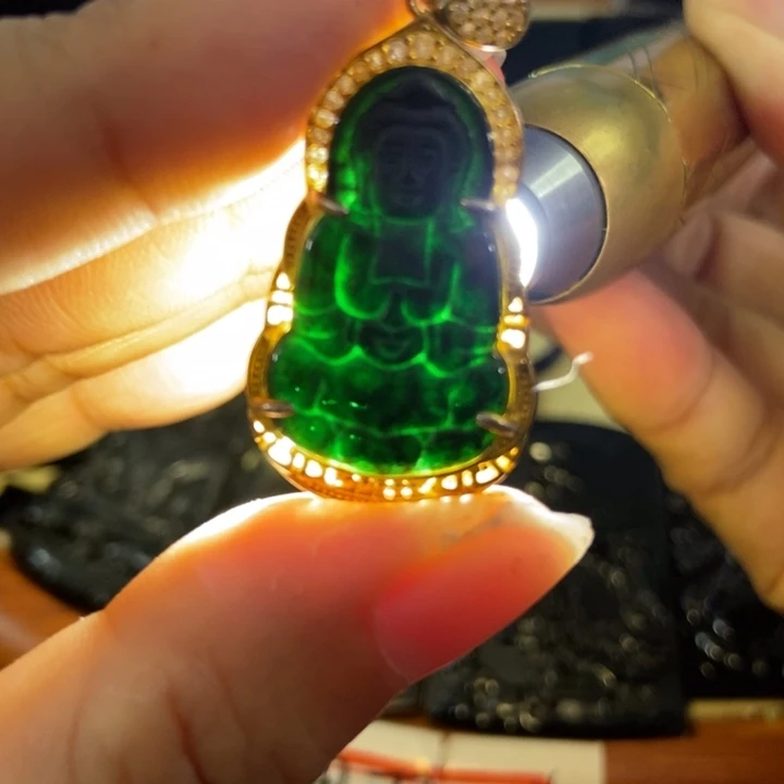 翡翠颈饰未镶嵌墨翠