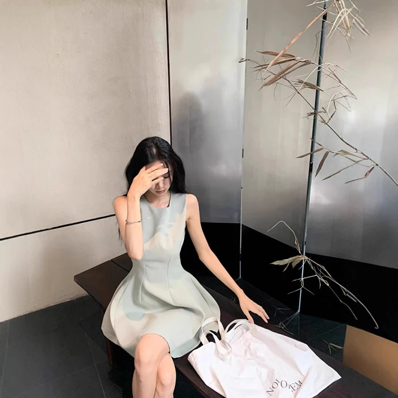 小个子甜美短裙女夏季新款收腰显瘦设计感纯色无袖背心气质连衣裙