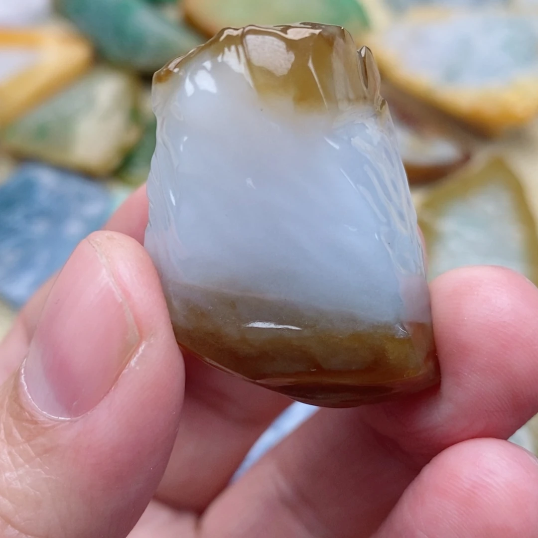 翡翠颈饰未镶嵌翡翠