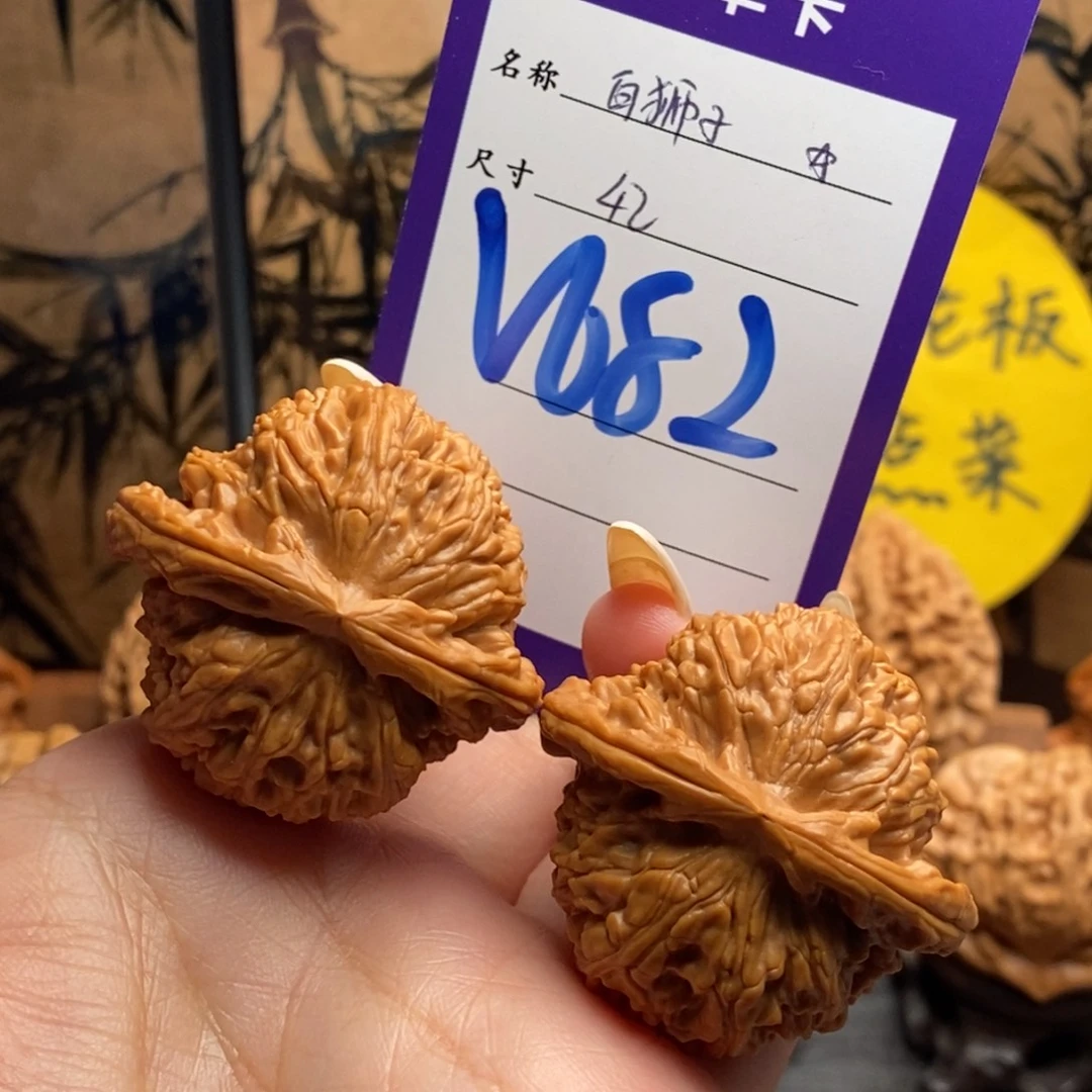 莫***岩把件文玩核桃球白42