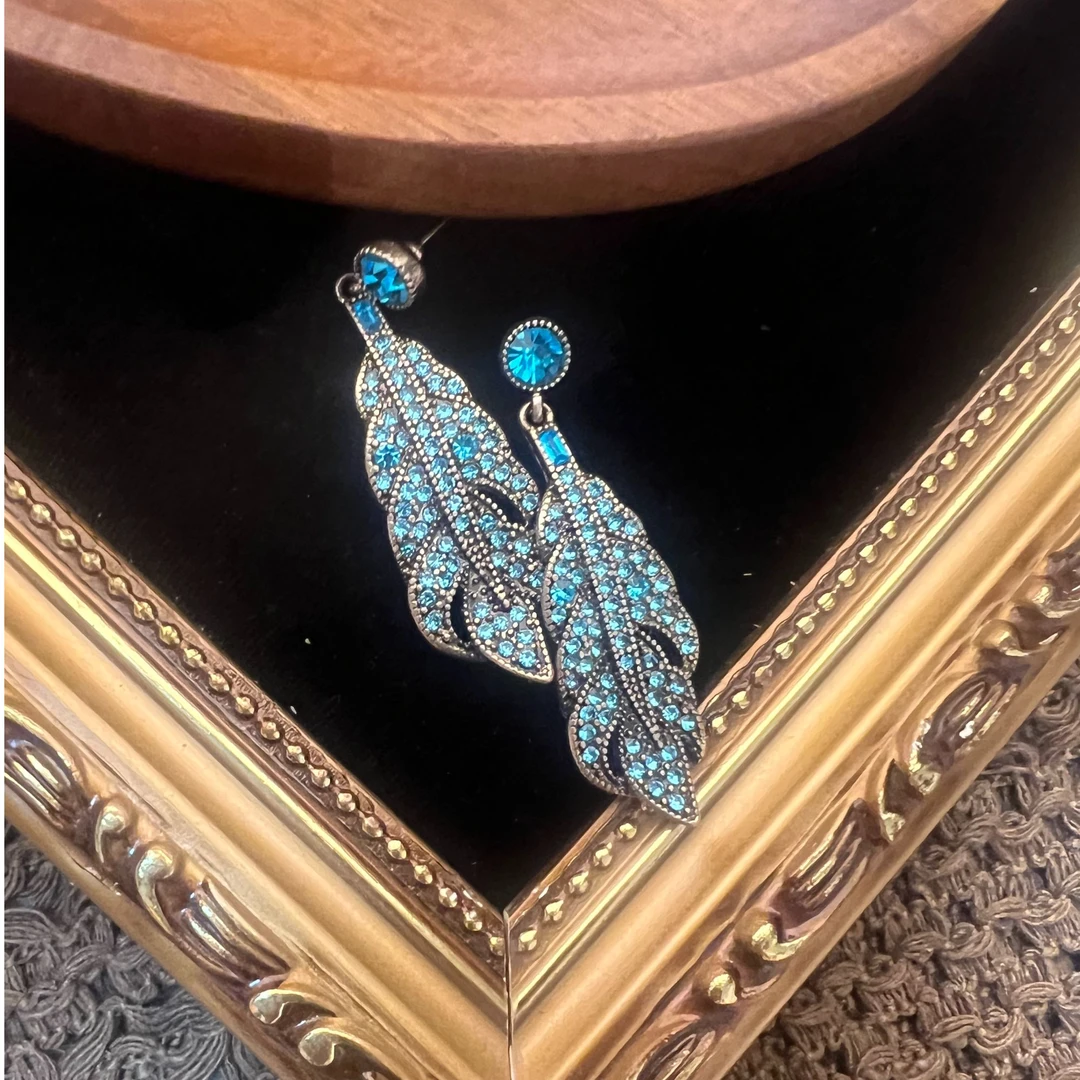 铜合金锆石耳饰 法式轻奢风复古耳钉百搭轻奢欧若假日风693