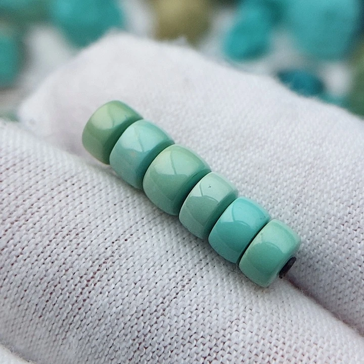 绿松石未镶嵌颈饰