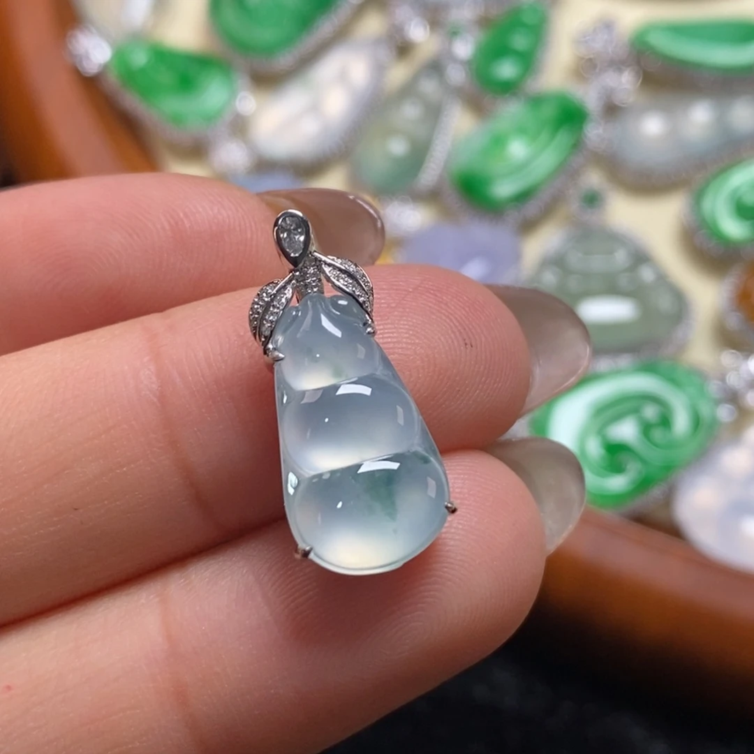 翡翠吊坠(赠链)18K金镶嵌