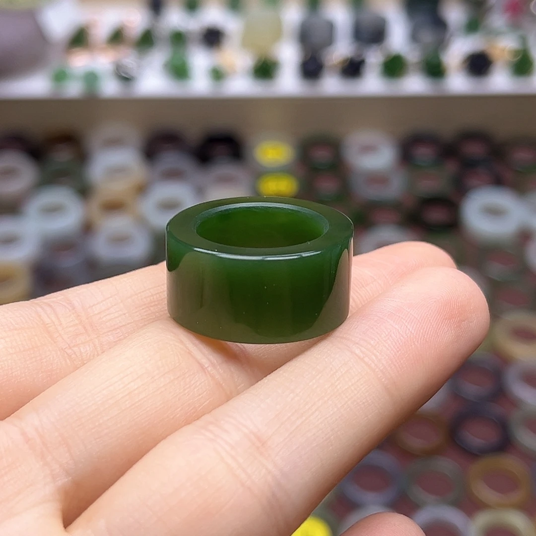 和田玉戒指未镶嵌16.4辣绿直切