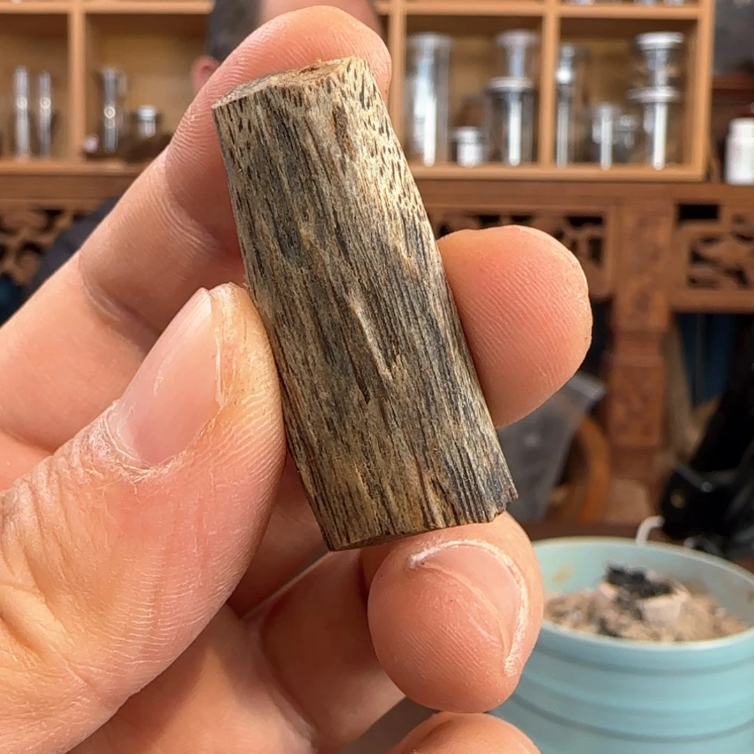沉香摆件陈*淇奇楠一代苗金沙叶4.7克