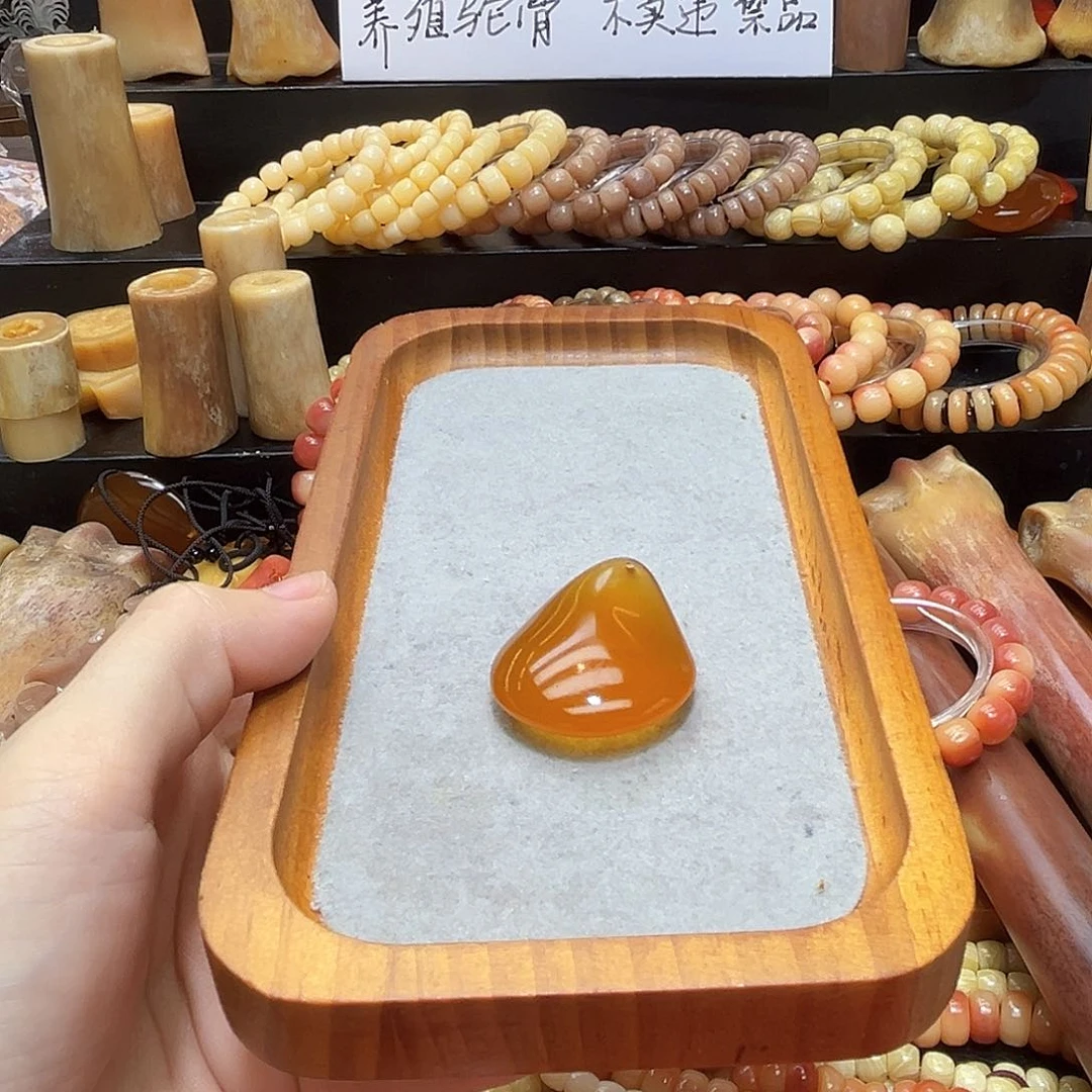 无非金属青鱼石吊坠