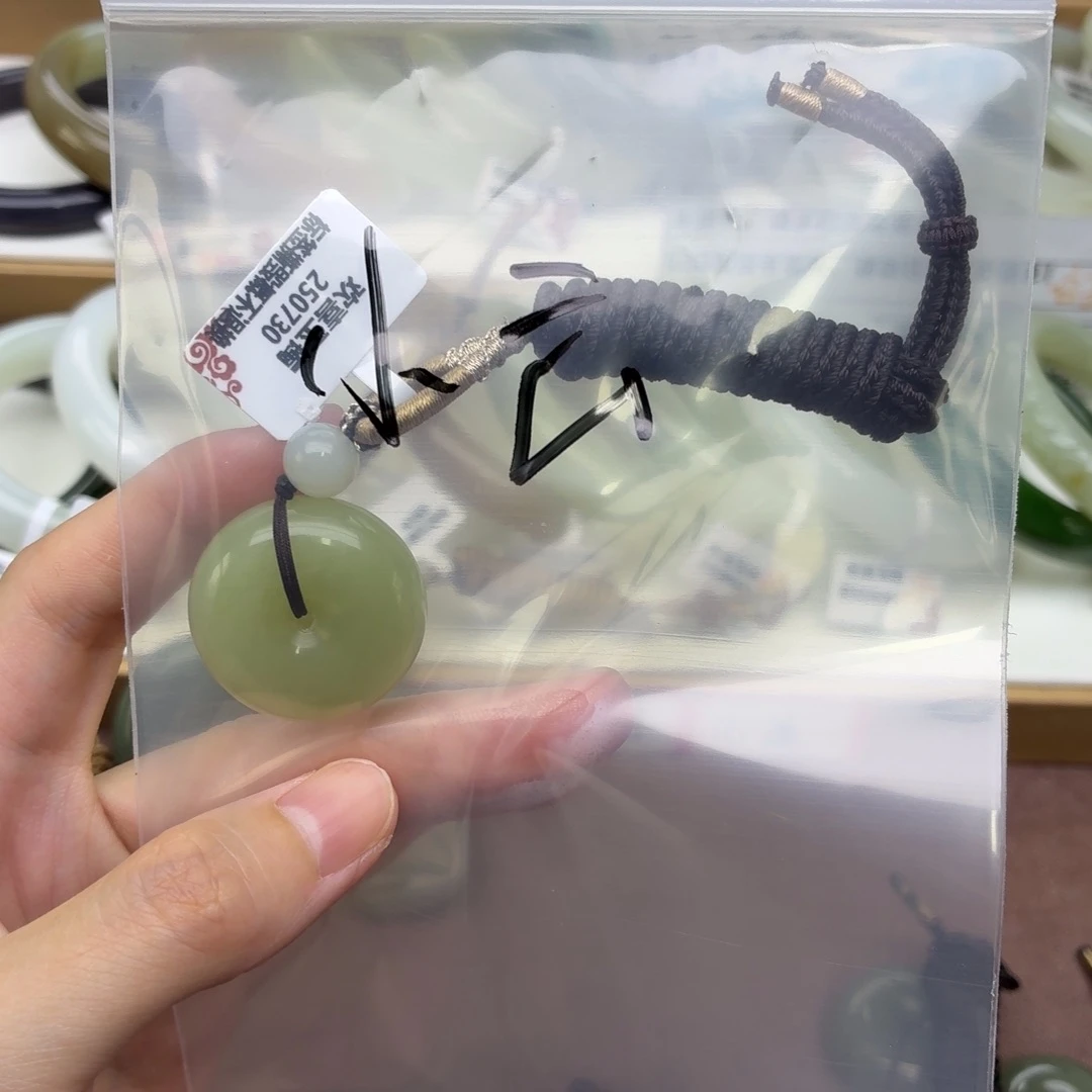小***云未镶嵌手镯和田玉