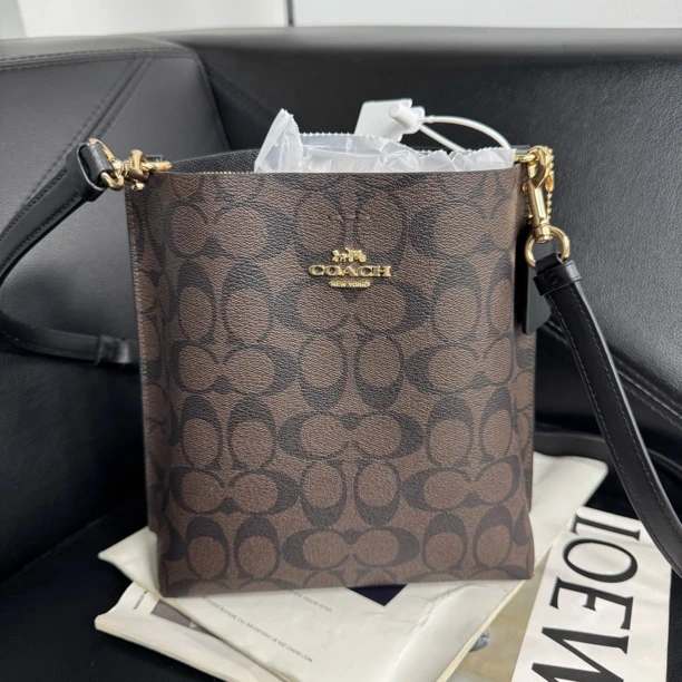 95新 COACH/蔻驰 捐金沉珠/水桶包