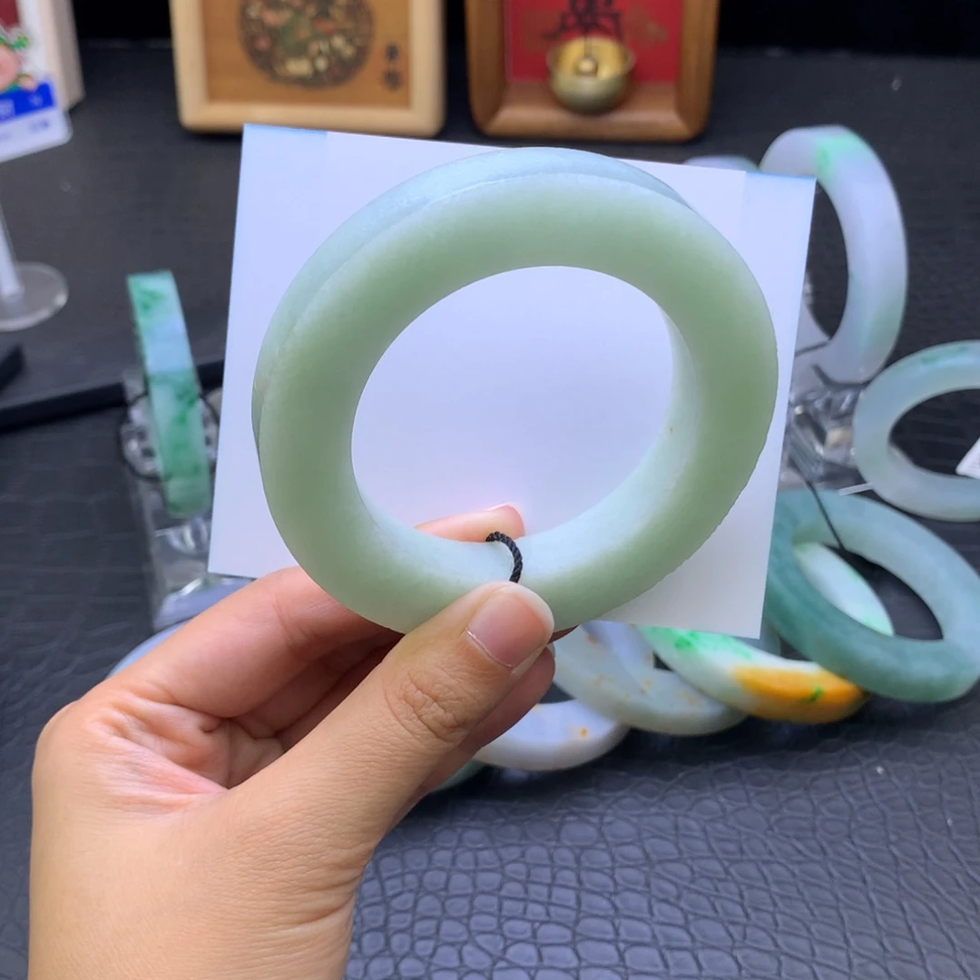 定制翡翠未镶嵌翡翠手镯