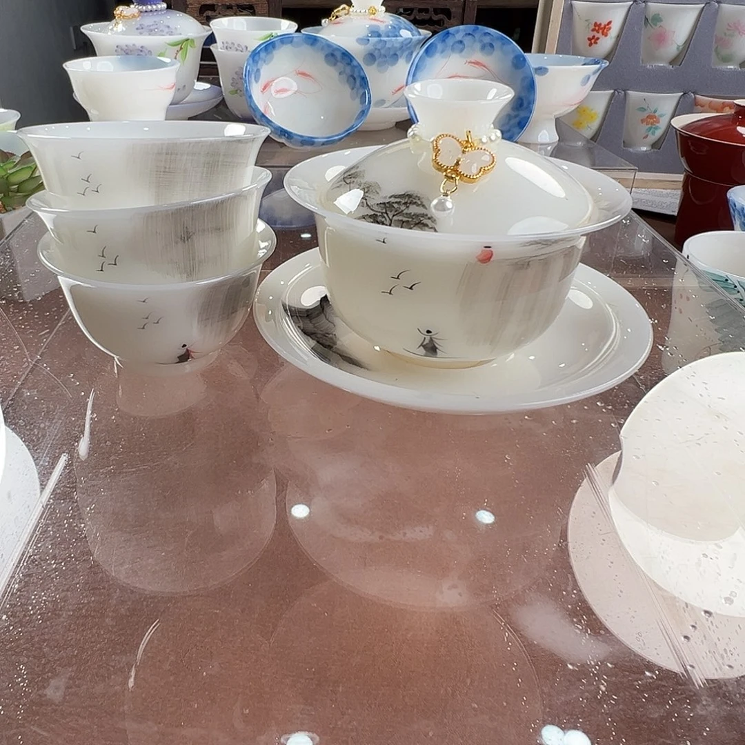 陶盖碗采用优质瓷土制作