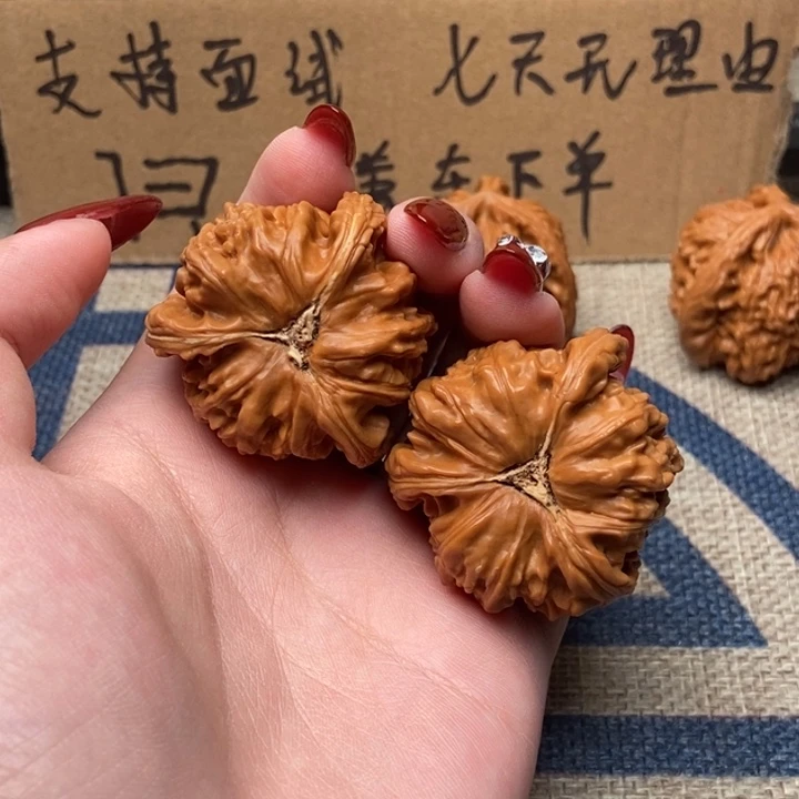 飛***檀文玩核桃吊坠白狮子正奔