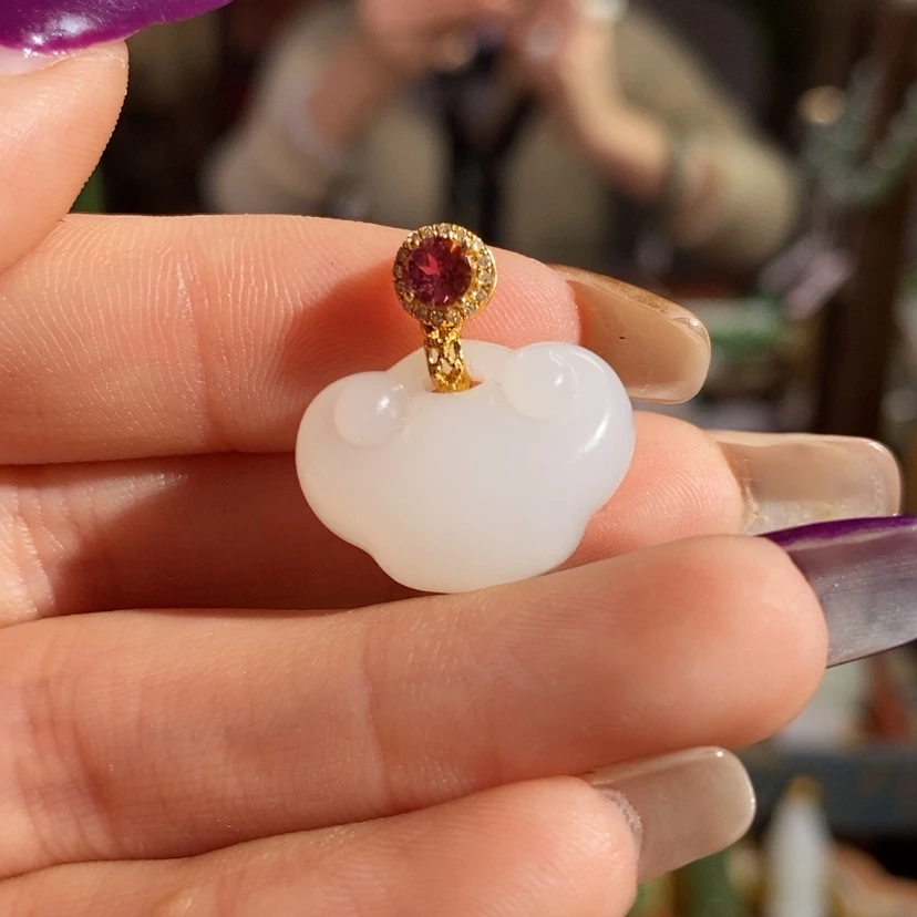 【闪购商品】吊坠(赠链)18K金镶嵌和田玉