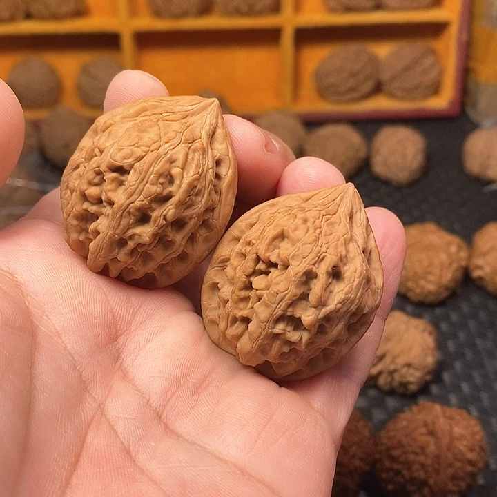 吊坠文玩核桃36尺，全品无修大沽石