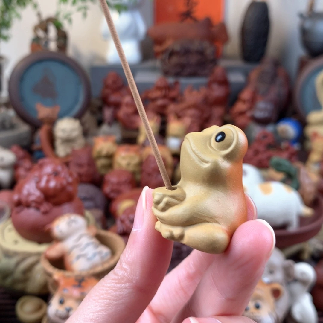 紫砂茶宠发财蛙香插黄段泥粉浆