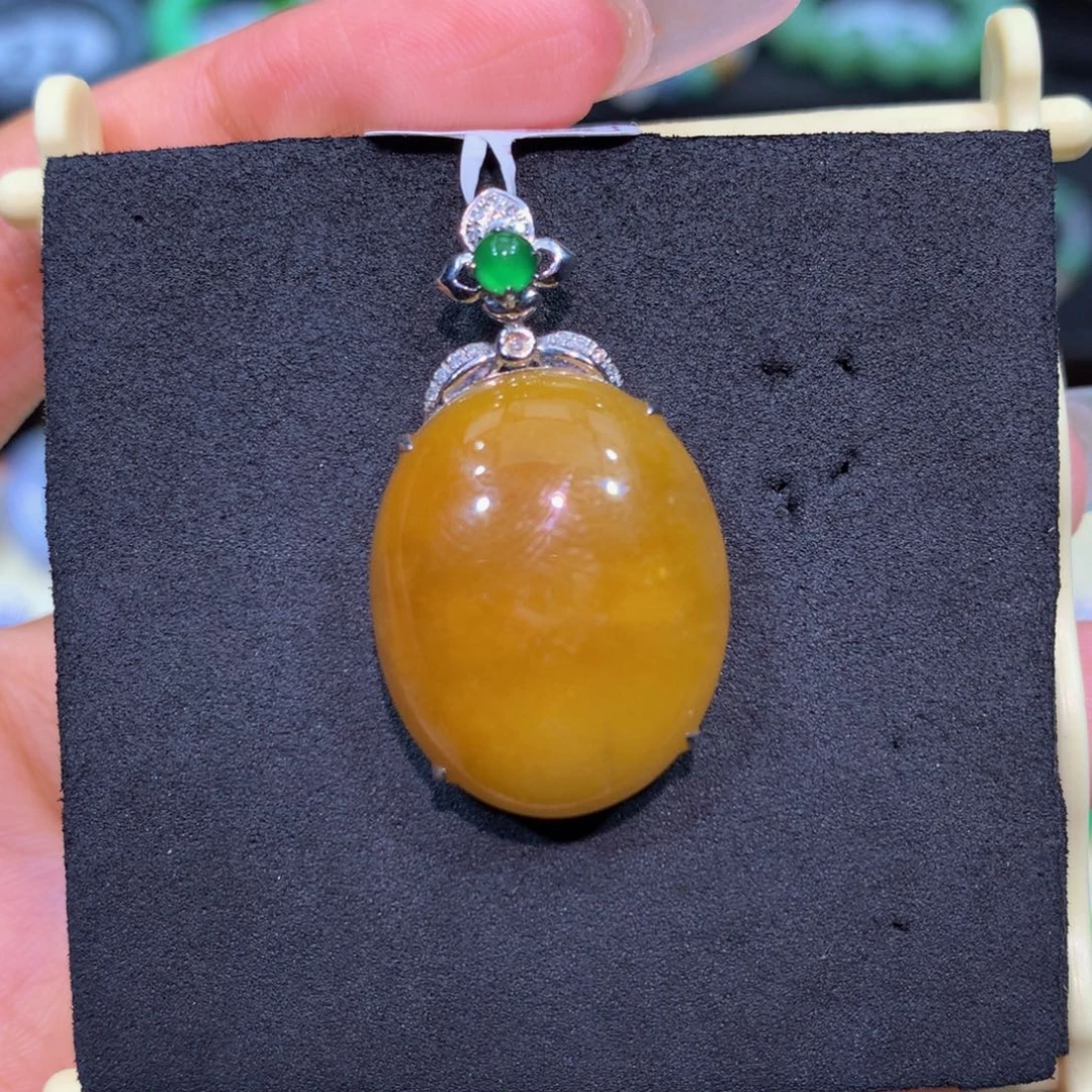 翡翠18K金镶嵌颈饰翡翠