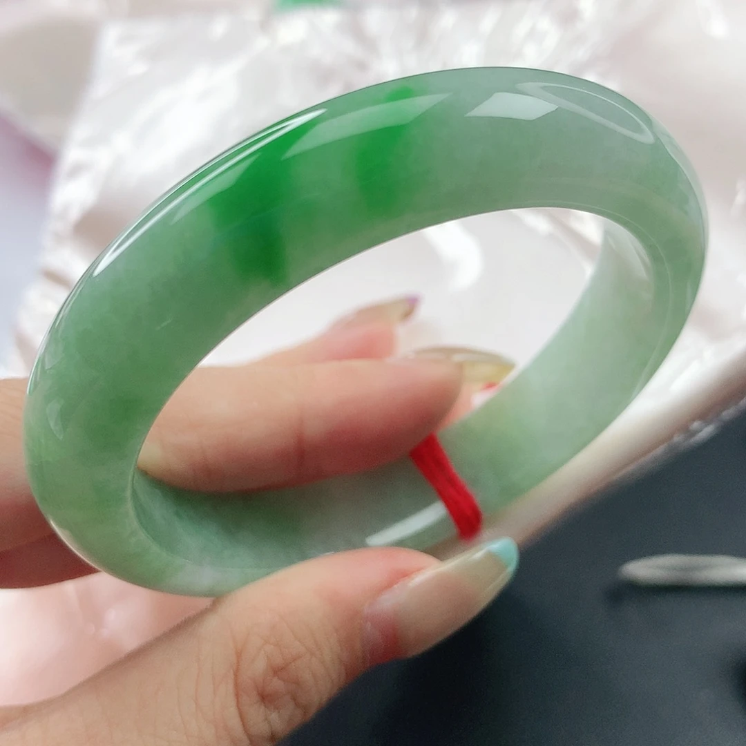 翡翠手镯未镶嵌，674