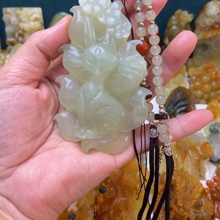 换***，蛇纹石玉未镶嵌颈饰