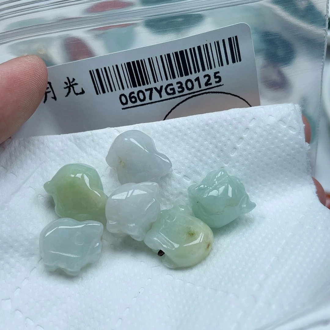翡翠未镶嵌吊坠(不含链)多样性其一