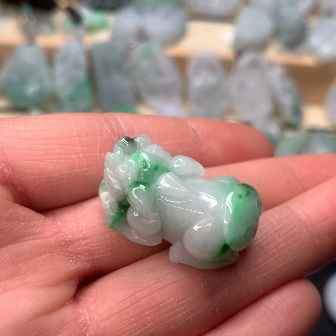 翡翠颈饰未镶嵌貔貅