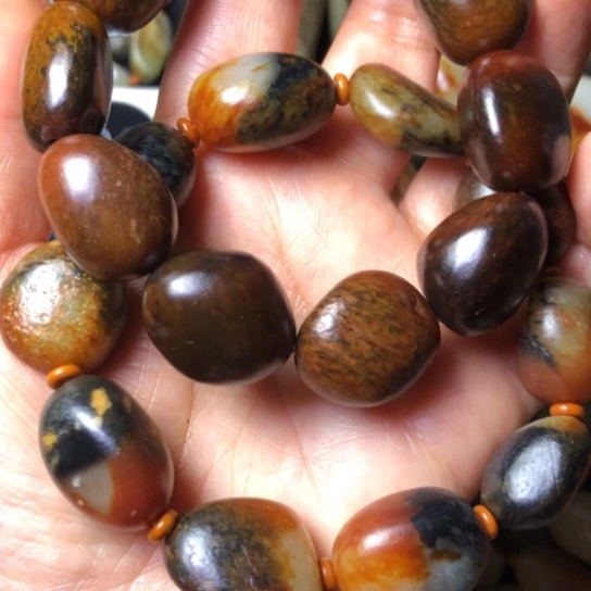 三***秋和田玉未镶嵌珠宝奇石