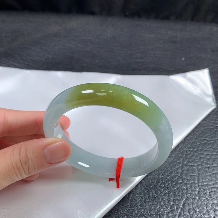 欧***u翡翠未镶嵌手镯58圈