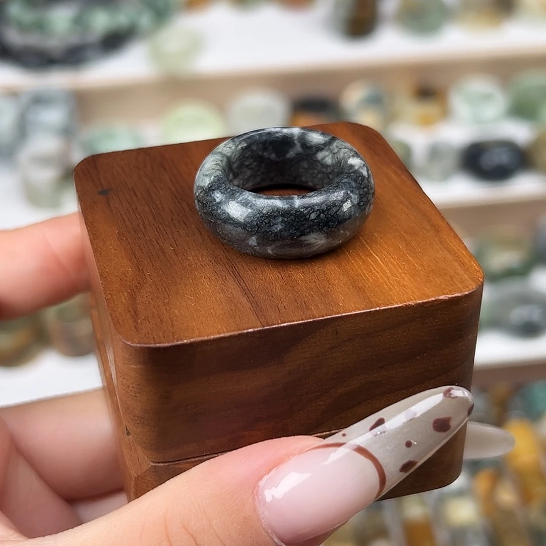 蛇纹石玉未镶嵌戒指内径18