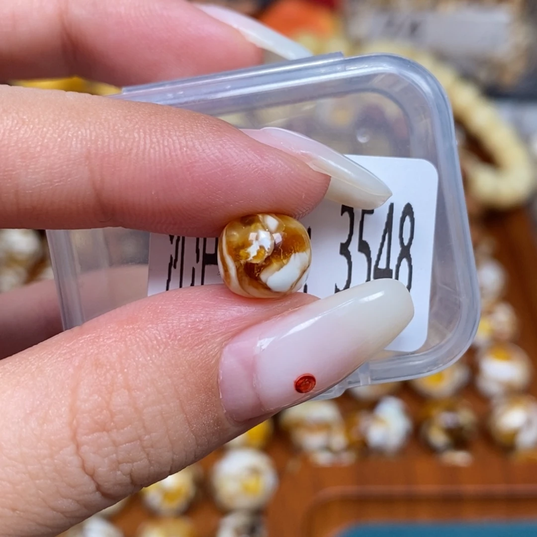蜜蜡未镶嵌珠宝奇石3548