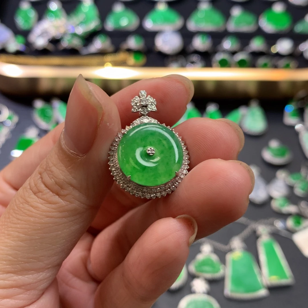 翡翠吊坠(不含链)18K金镶嵌