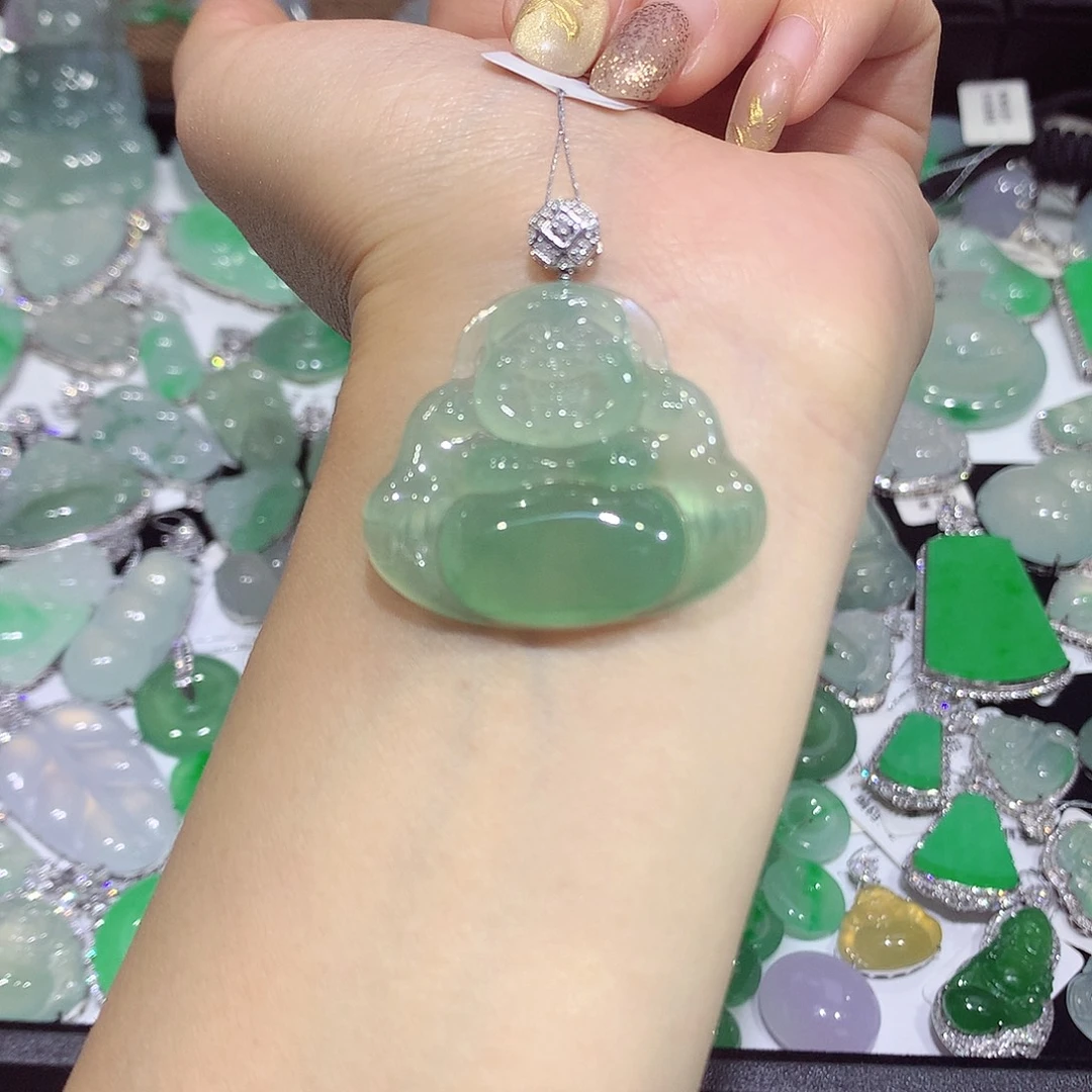 翡翠18K金镶嵌颈饰佛