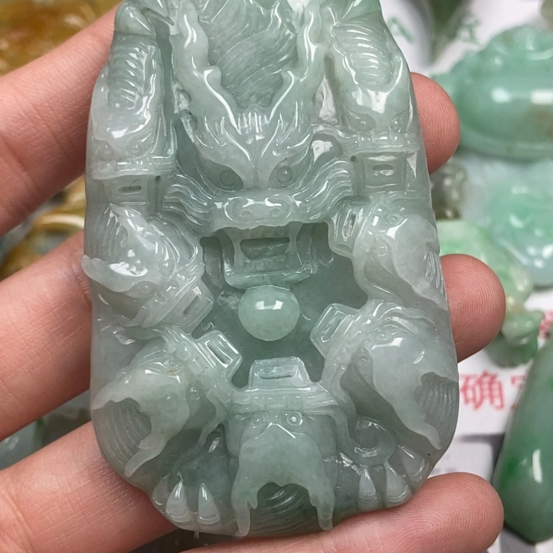 大***侠翡翠未镶嵌颈饰翡翠